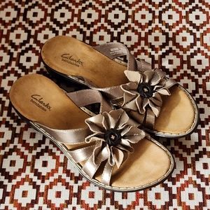 Clarks Bendables Lena Admire Bronze Rosette Leather Sandals Size 8